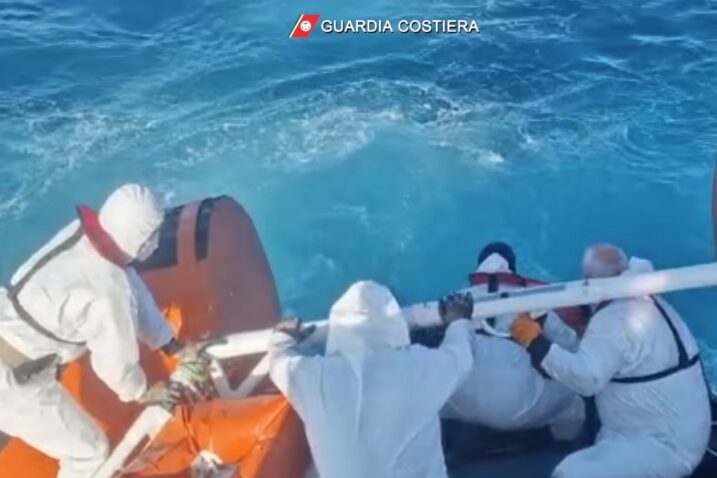VIDEO Talijanska obalna straža krenula u akciju: “U opasnosti je više od 1.000 ljudi”