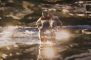Dok smo bili tu filmska je meditacija o neminovnim promjenama