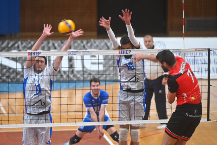 Luka Lasić i Sandro Dukić u riječkom bloku/Foto M. LEVAK