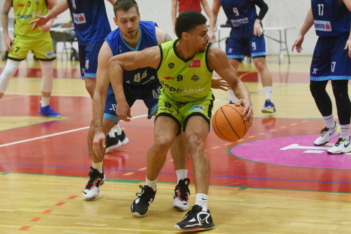 Derryck Thornton/S. DRECHSLER