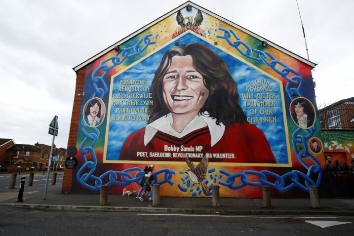 Ilustracija - mural u Belfastu / Reuters