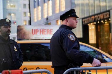 Policija ispred zgrade Trump Tower / Reuters