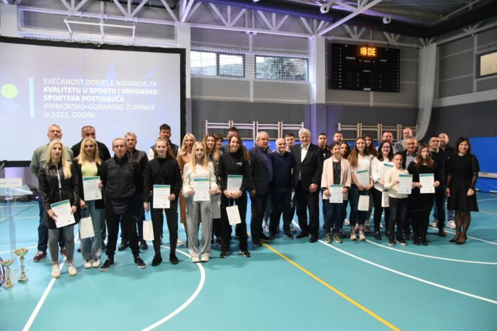 SVI DOBITNICI - U novoj dvorani Medicinske škole našao se sportski ponos PGŽ-a / Foto Sergej DRECHSLER