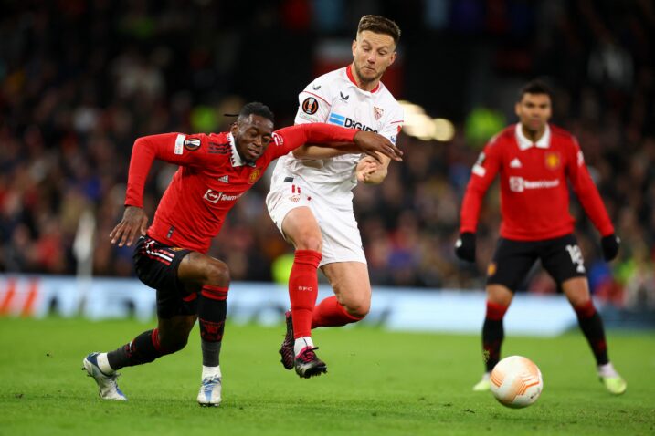 Aaron Wan-Bissaka i Ivan Rakitić/Foto REUTERS