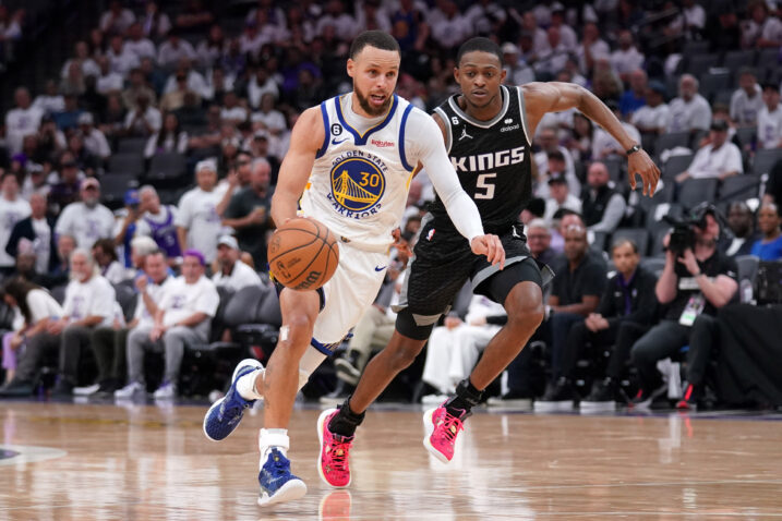 Stephen Curry i De'Aaron Fox/Foto REUTERS