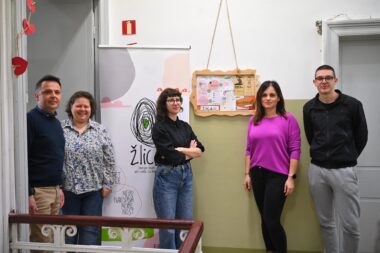 Boris Barbarić, Helena Traub, Sara Meszaros, Ines Jerkić i učenik Antonio Rubinić / Foto Mateo LEVAK