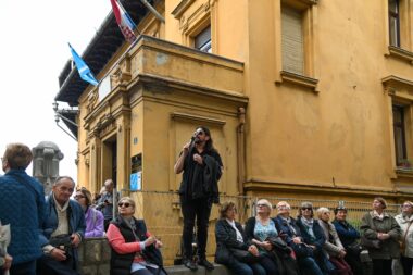 Theodor de Canziani govori ispred Ville Corossacz, danas Glazbene škole Ivana Matetića Ronjgova / Snimila Ana KRIŽANEC