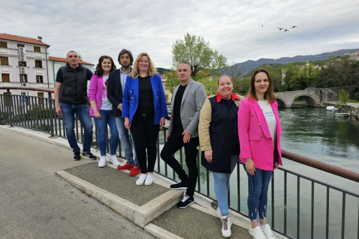 Foto Treći blok