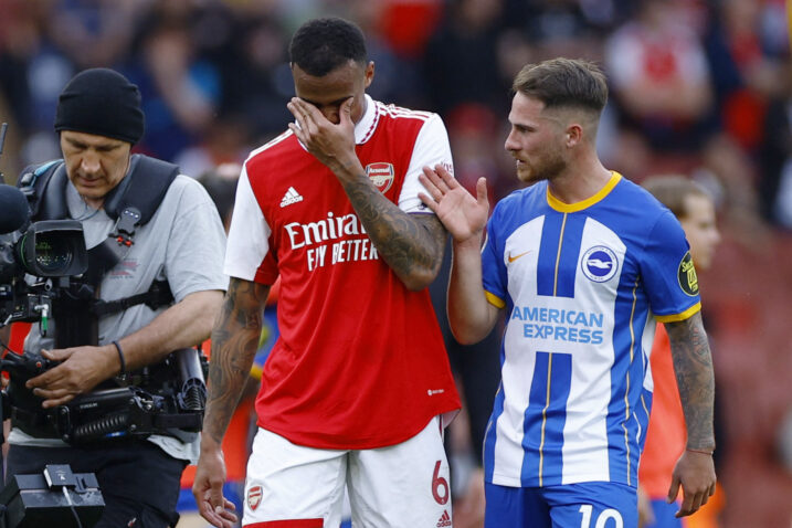 Gabriel (Arsenal) i Alexis Mac Allister (Brighton)/Foto REUTERS