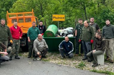 Članovi Lovačkog društva Košutnjak-Novi nakon akcije / Foto LD KOŠUTNJAK-NOVI