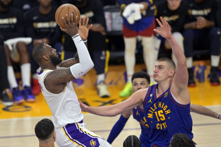 LeBron James i Nikola Jokić/Foto REUTERS