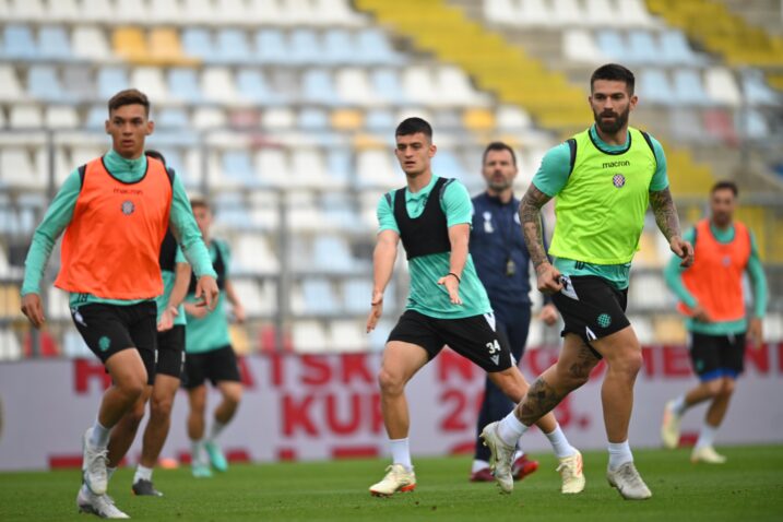 Marko Livaja sa suigračima na treningu na Rujevici/Foto M. LEVAK
