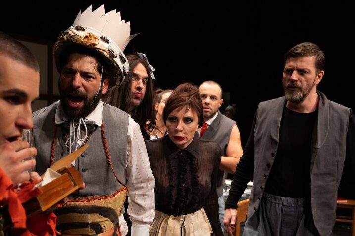 Predstava »Kralj Ubu« u režiji Mirana Kurspahića