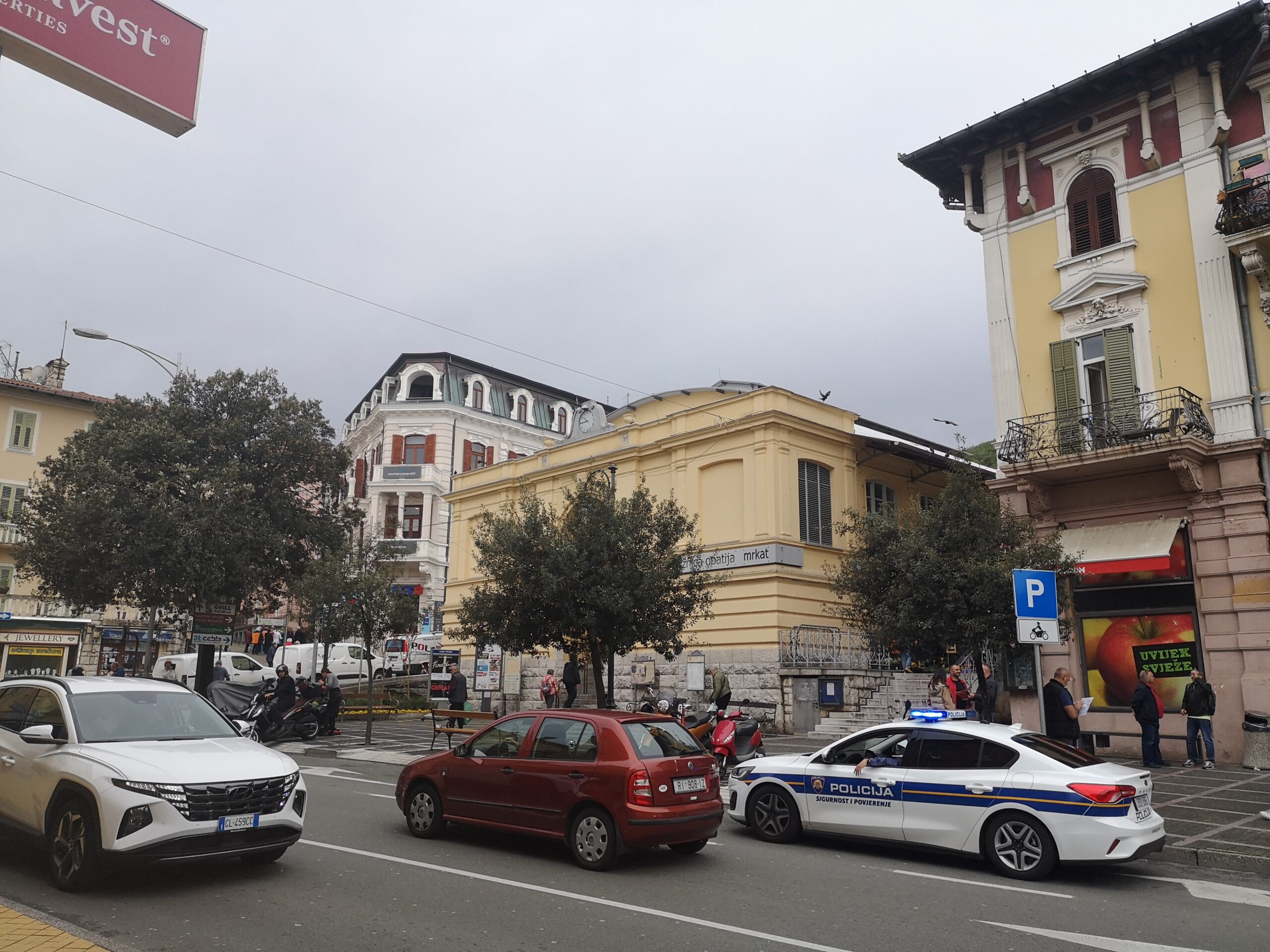 Parkiranje i zaustavljanje kod mrkata nadzire kamera, a u posljednje vrijeme i policijska patrola / Foto A. KUĆEL-ILIĆ