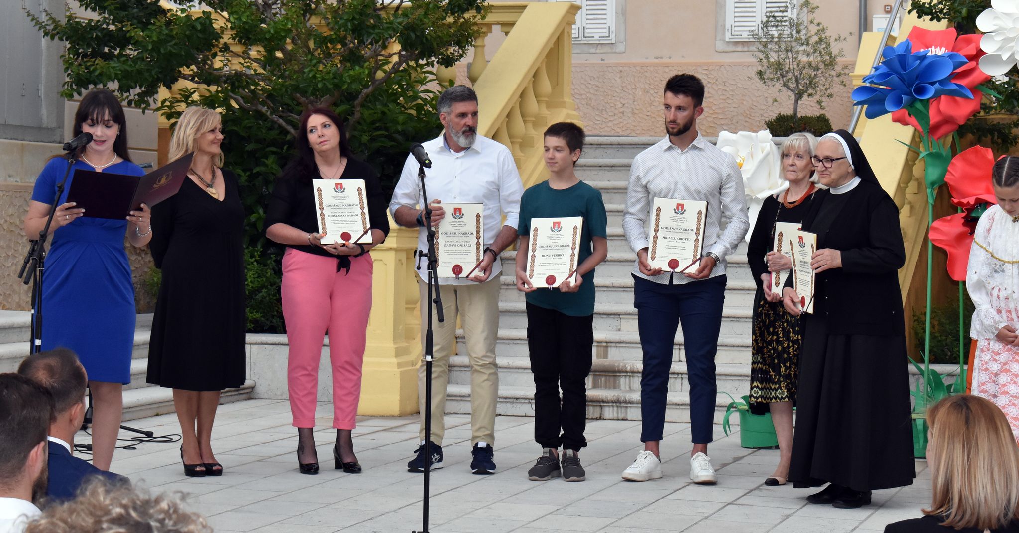 Svi laureati Općine Omišalj sa zasluženim priznanjima / M. TRINAJSTIĆ