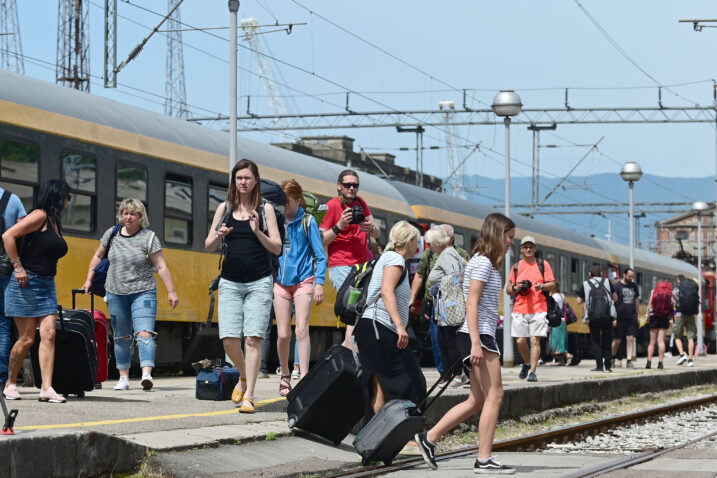 Putovanje vlakom iz Praga u Rijeku bit će hit i ovog ljeta - prošlogodišnji dolazak na željeznički kolodvor / Foto V. KARUZA