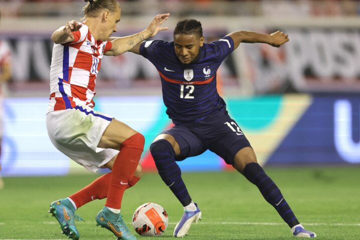 Domagoj Vida i Christopher Nkunku/Foto REUTERS