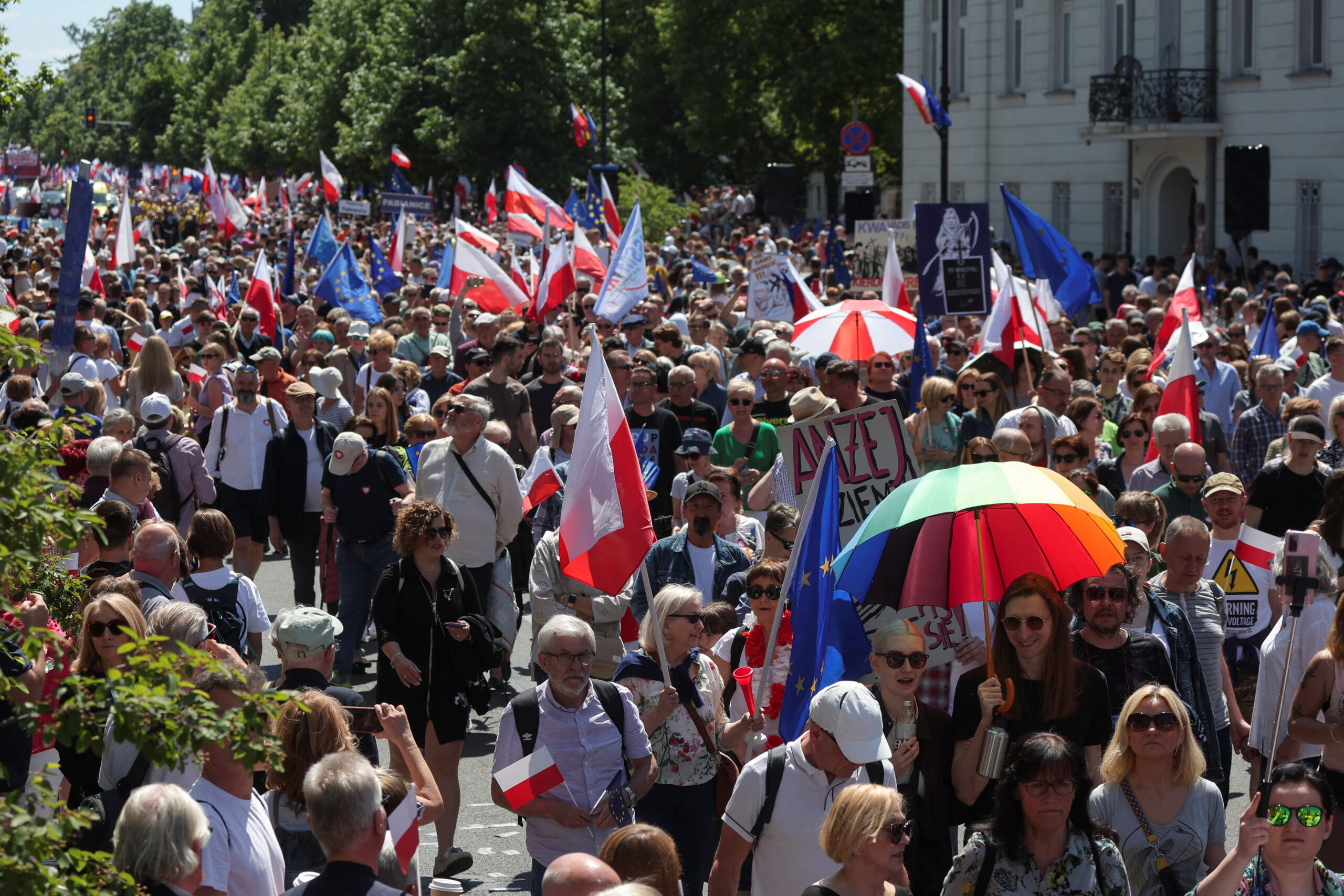 Pola milijuna Poljaka u Varšavi prosvjedovalo protiv vlasti, najveći skup od pada komunizma