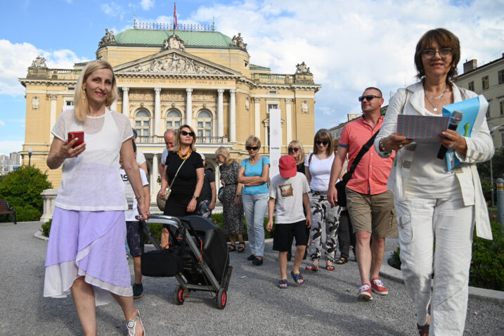 Đir s Orehovićem kreće ispred kazališta, ali to je tek početak male velike avanture / Foto Ana Križanec