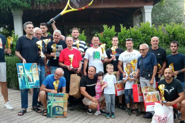 Najbolji sudionici teniskog turnira u Rukavcu / Foto DAMAR