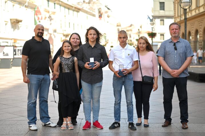 Filip Emanuel Babić i Borna Pap s obitelji / Snimio Mateo LEVAK