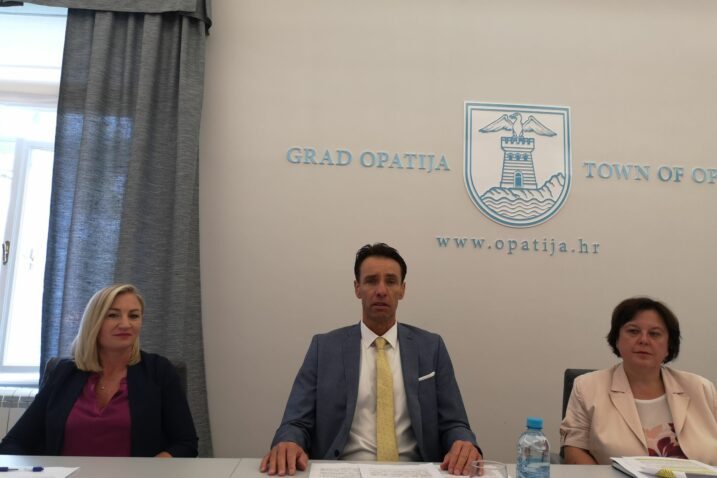 Kristina Đukić, Fernando Kirigin i Tamara Sergo / Foto Aleksandra Kućel-Ilić
