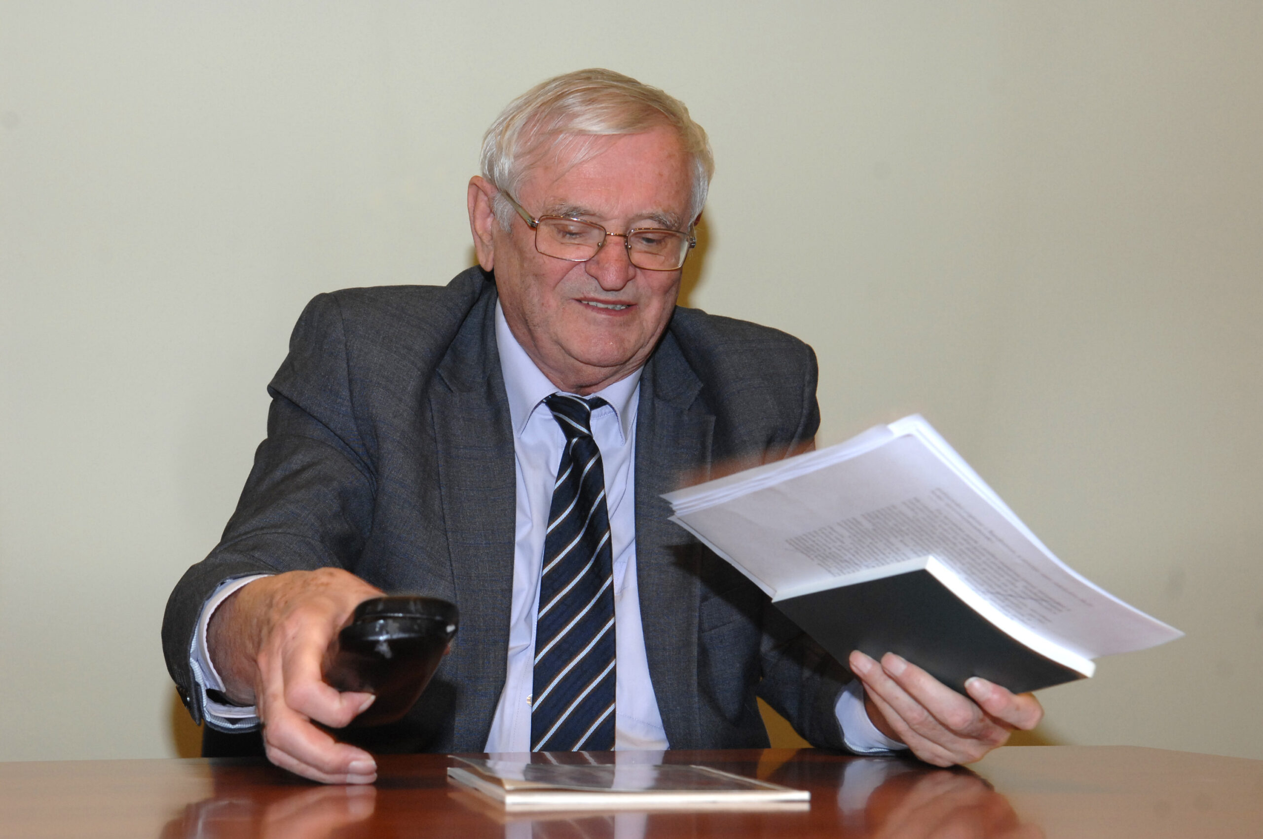 Preminuo Istaknuti Hrvatski Jezikoslovac Mijo Lon ari Novi List