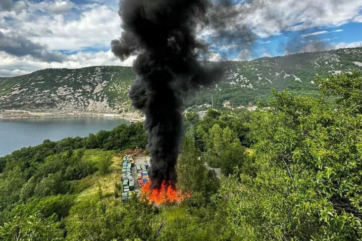 Jučer su gorjeli kontejneri u Bakarcu