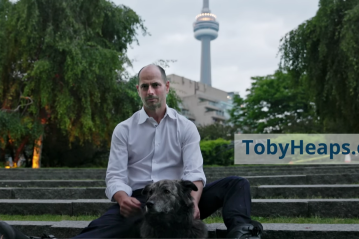 Toby Heaps i kujica Molly / Screenshot