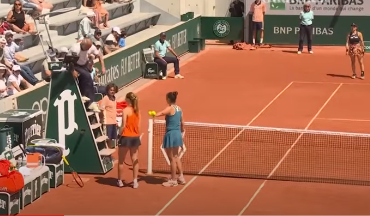 VIDEO Bizarna situacija na Roland Garrosu. Japanka diskvalificirana jer je lopticom pogodila sakupljačicu