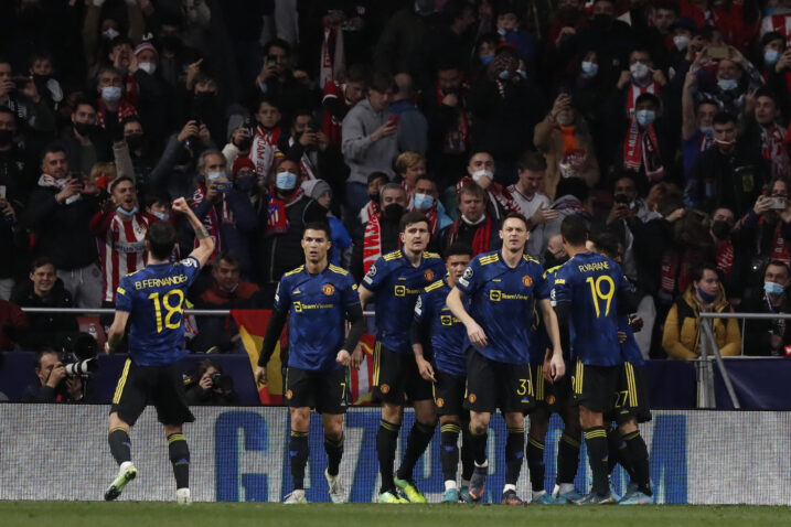 Anthony Elanga slavi pogodak sa suigračima/Foto REUTERS