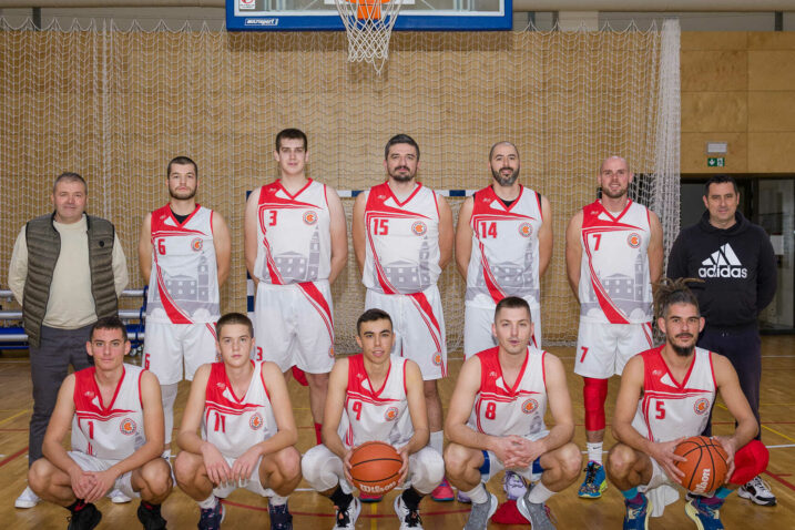 PROMOCIJA - Trener Zoran Dragojević s momčadi/Foto KK Crikvenica