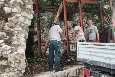 Pune ruke posla / Snimila Bruna MATIČIĆ