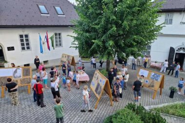 Izložba polaznika tečaja crtanja i slikanja ugljenom u Čabru / Foto S. ŽAGAR