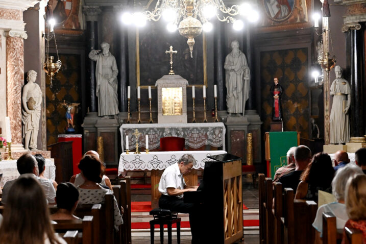 Koncert u crkvi sv. Filipa i Jakova / Snimio Marko GRACIN