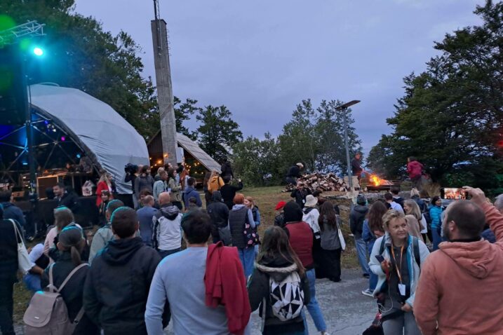 Gužva na Trgu Kreše Golika / Foto Marinko Krmpotić