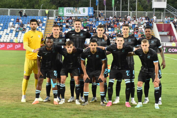 SPREMNI ZA GROTLO POLJUDA - Momčad Rijeke koja je započela utakmicu na Kosovu/Foto D. KURTI/HNK RIJEKA