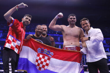 Filip Hrgović i njegov stožer/Foto REUTERS