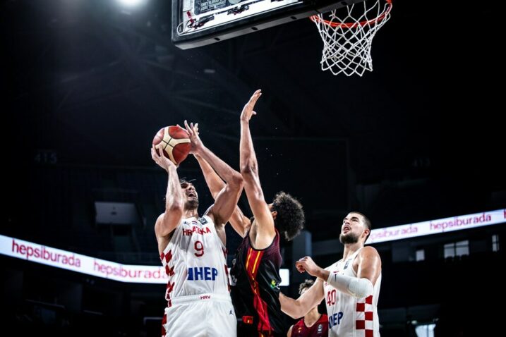 Dario Šarić i Ivica Zubac/Foto FIBA