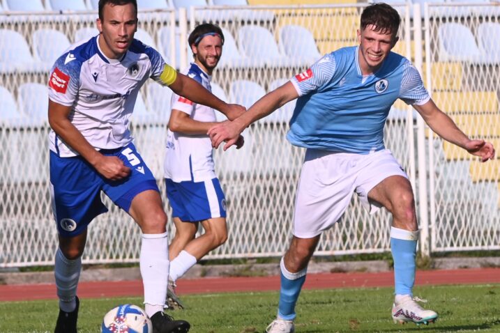 Leo Burul u duelu s Ivanom Filipovićem, kapetanom Dugog Sela/Foto M. GRACIN