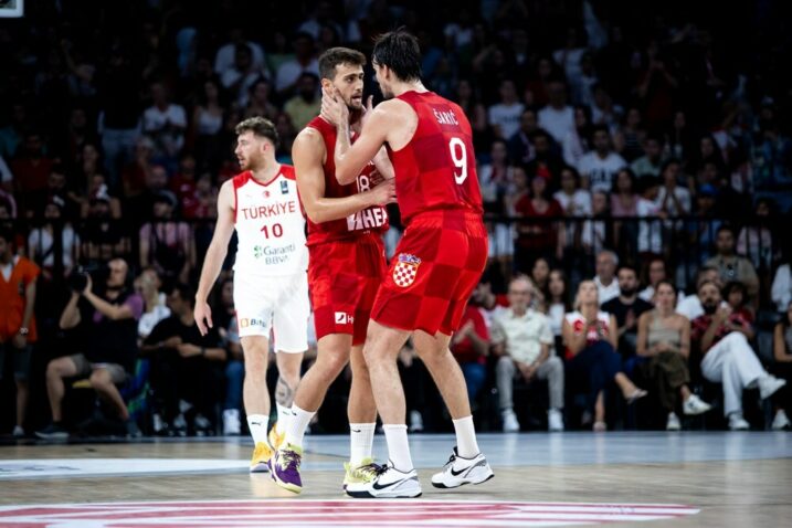 Roko Badžim i kapetan Dario Šarić/Foto FIBA
