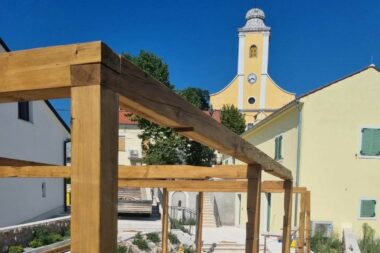 Pokraj kuće Marohnić trenutačno se gradi nadstrešnica / Foto Grad Bakar