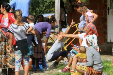 Scena tijekom evakuacije Roma iz naselja zbog nabujale Drave / Foto Marijan Susenj/PIXSELL
