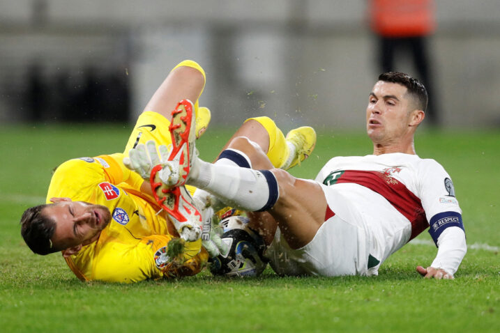 Martin Dubravka i Cristiano Ronaldo/Foto REUTERS