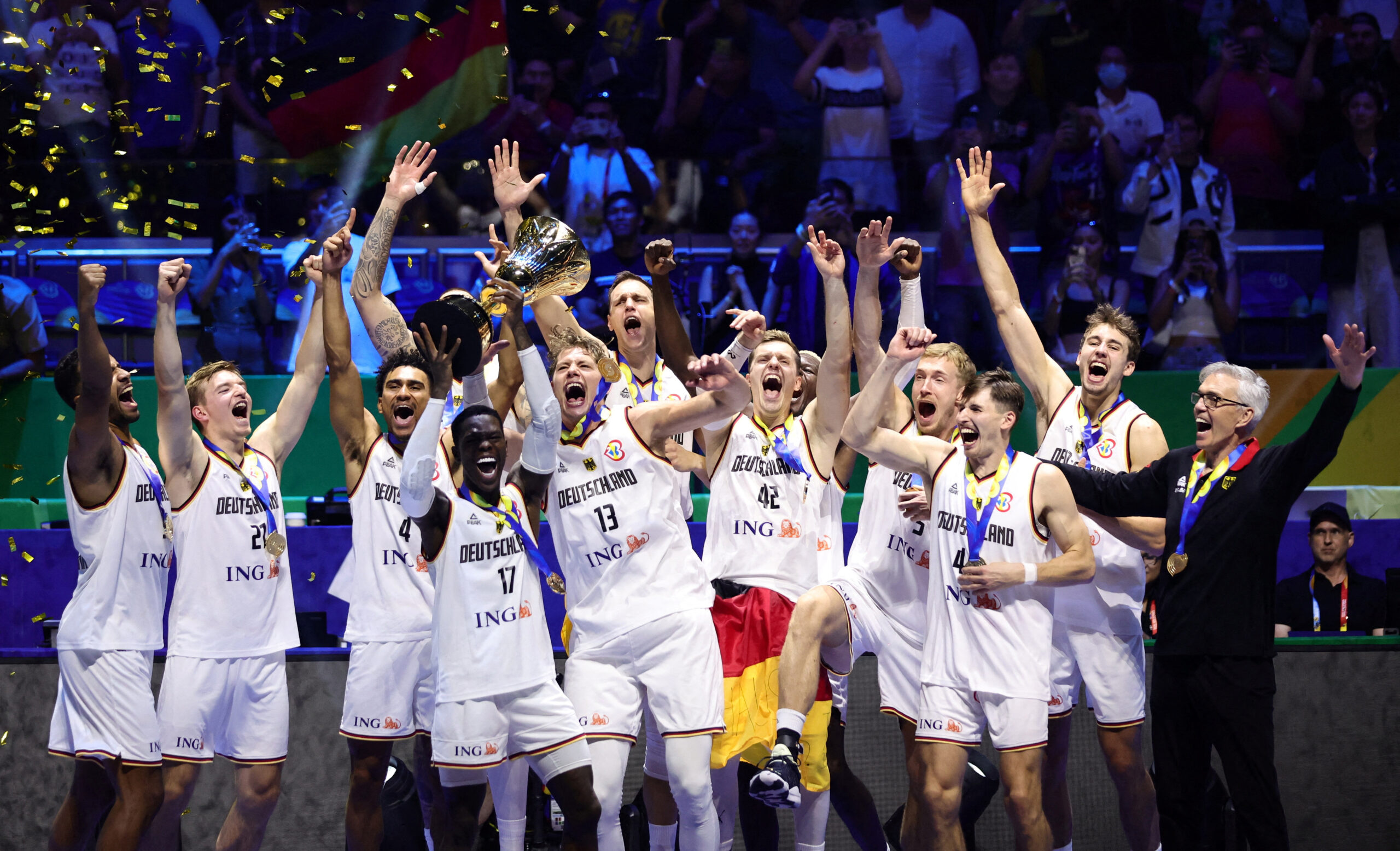 Njemački košarkaši nakon pobjede u finalu/Foto REUTERS