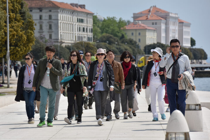 Turistima s Dalekog istoka u fokusu nisu samo sunce i more, već i kulturno-povijesna baština / Foto DINO STANIN/PIXSELL