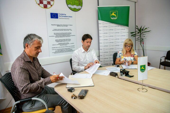 Potpis ugovora - Tomislav Premec, Robert Marčelja i Ikica Plišić