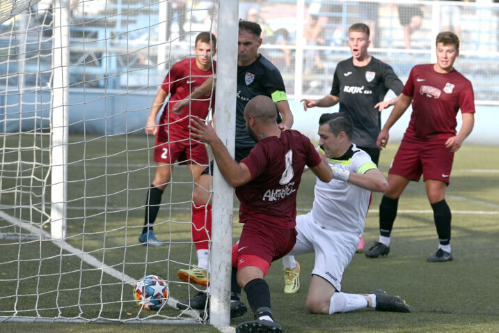 Franko Stipčić i Andrej Načinović nisu uspjeli spriječiti gol Andreja Načinovića, praćeni pogledom kapetana gostiju Marka Cvijanovića/Foto V. KARUZA
