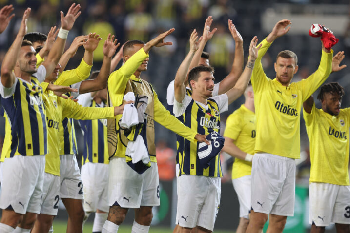 Slavlje igrača Fenerbahčea nakon utakmice protiv Danaca/Foto REUTERS