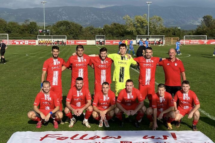 Igrači OŠK-a uoči utakmice s Klanom/Foto Facebook NK OŠK